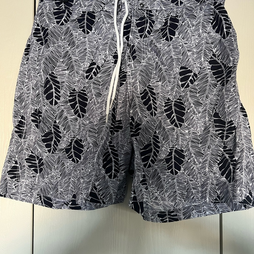 Saks Fifth Avenue Collection Navy Tropical Print Swim Trunks Sz: XL MFSP:  $118. - Picture 2 of 7
